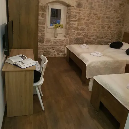 Guest house Luxury Dalmata A2 3*
